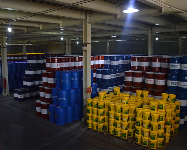 山西鑫瑞澤潤(rùn)滑油公司淺析，使用工業(yè)潤(rùn)滑油儲(chǔ)存時(shí)注意事項(xiàng)？